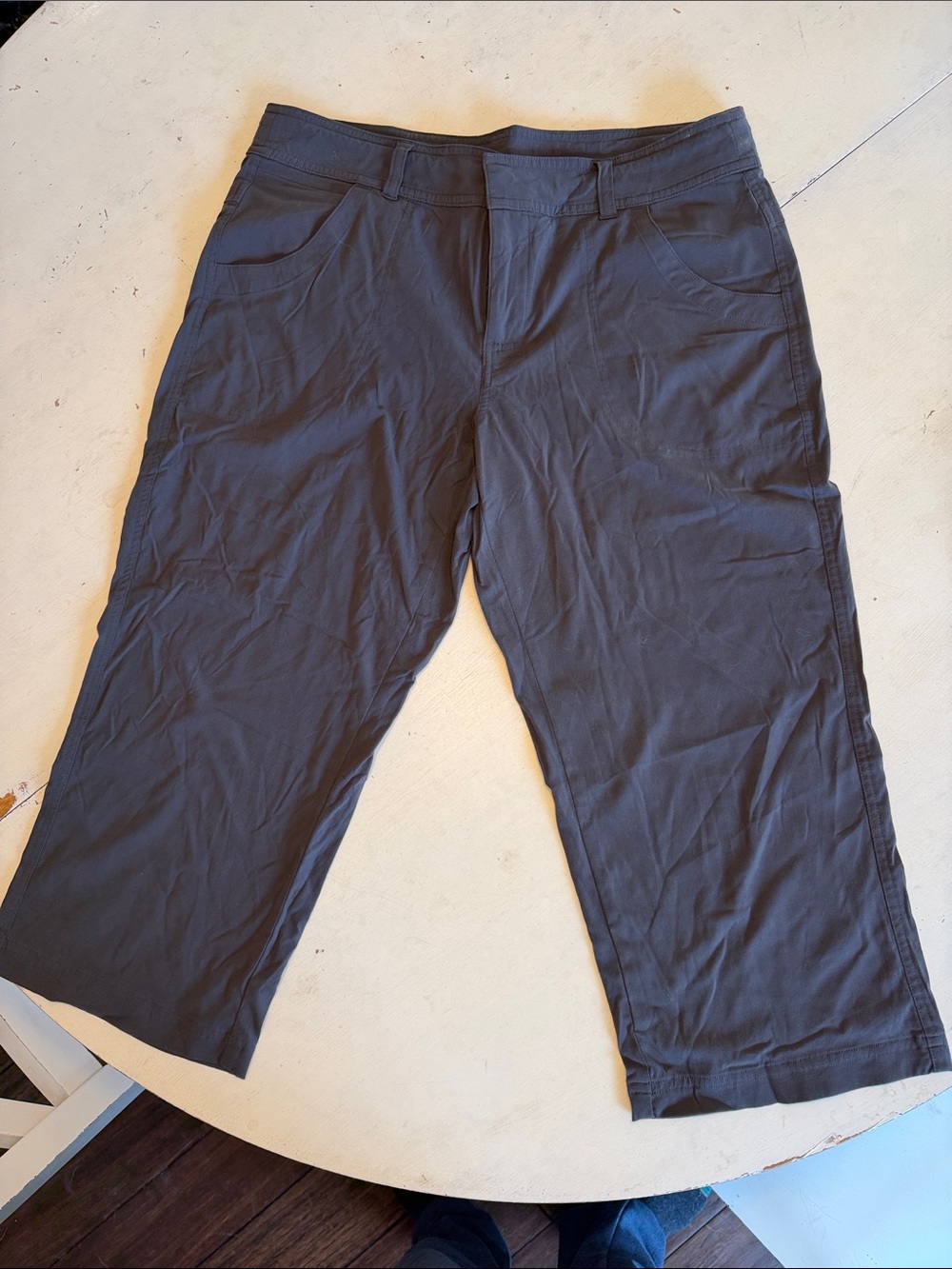 Lucy women’s crop pant size medium